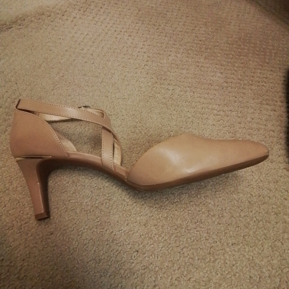 Size 10 Alex Marie Neutral Heels - Picture 3 of 3